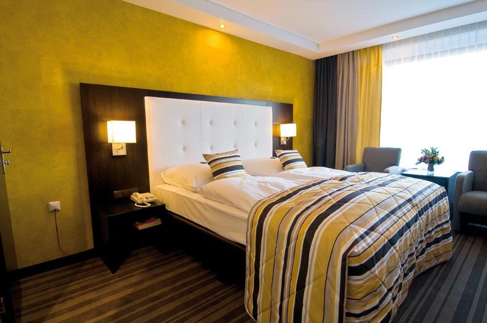 Hotel Moers Van Der Valk ภายนอก รูปภาพ