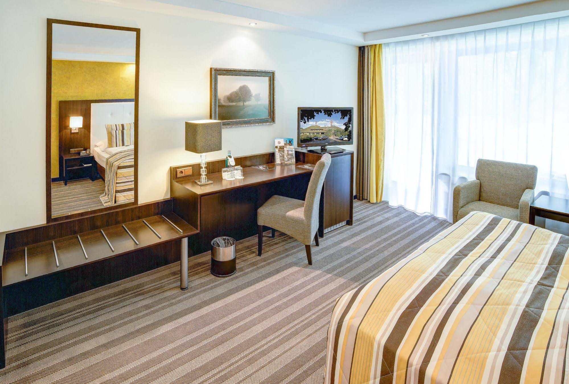 Hotel Moers Van Der Valk ภายนอก รูปภาพ