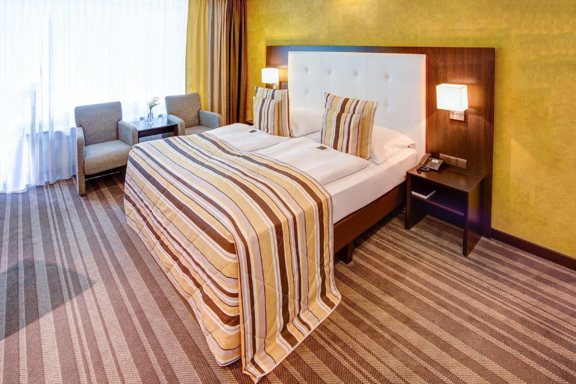 Hotel Moers Van Der Valk ภายนอก รูปภาพ