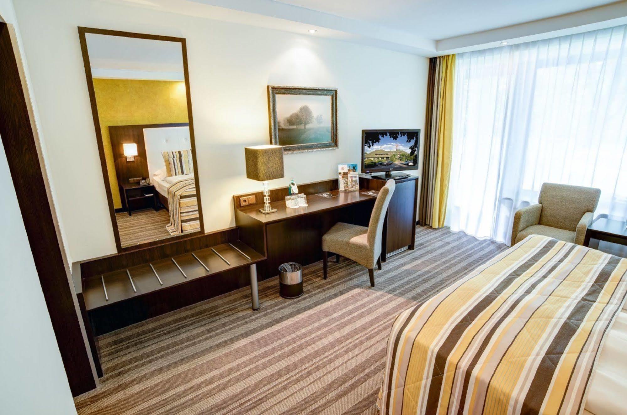 Hotel Moers Van Der Valk ภายนอก รูปภาพ