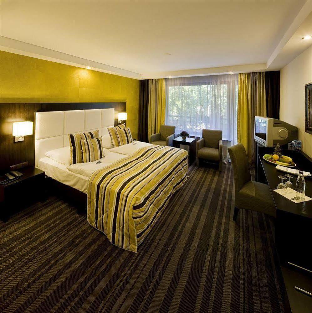 Hotel Moers Van Der Valk ภายนอก รูปภาพ